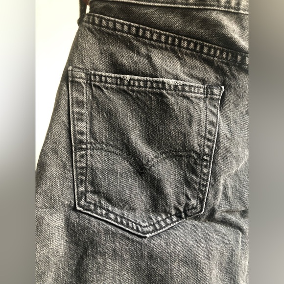 Men’s Levi jean shorts - Picture 5 of 6